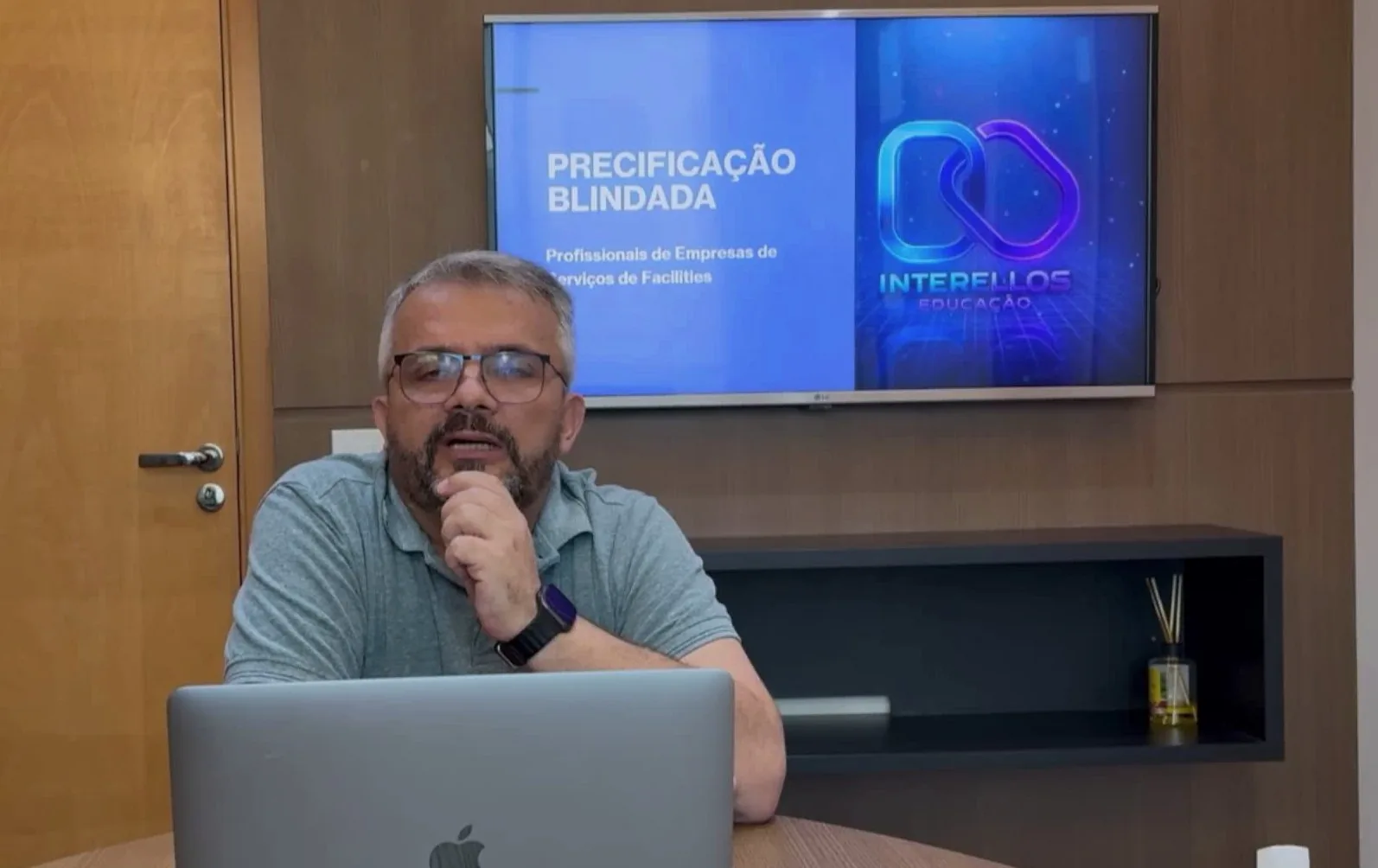 Anderson Claudino conduzindo aula da Precificação Blindada