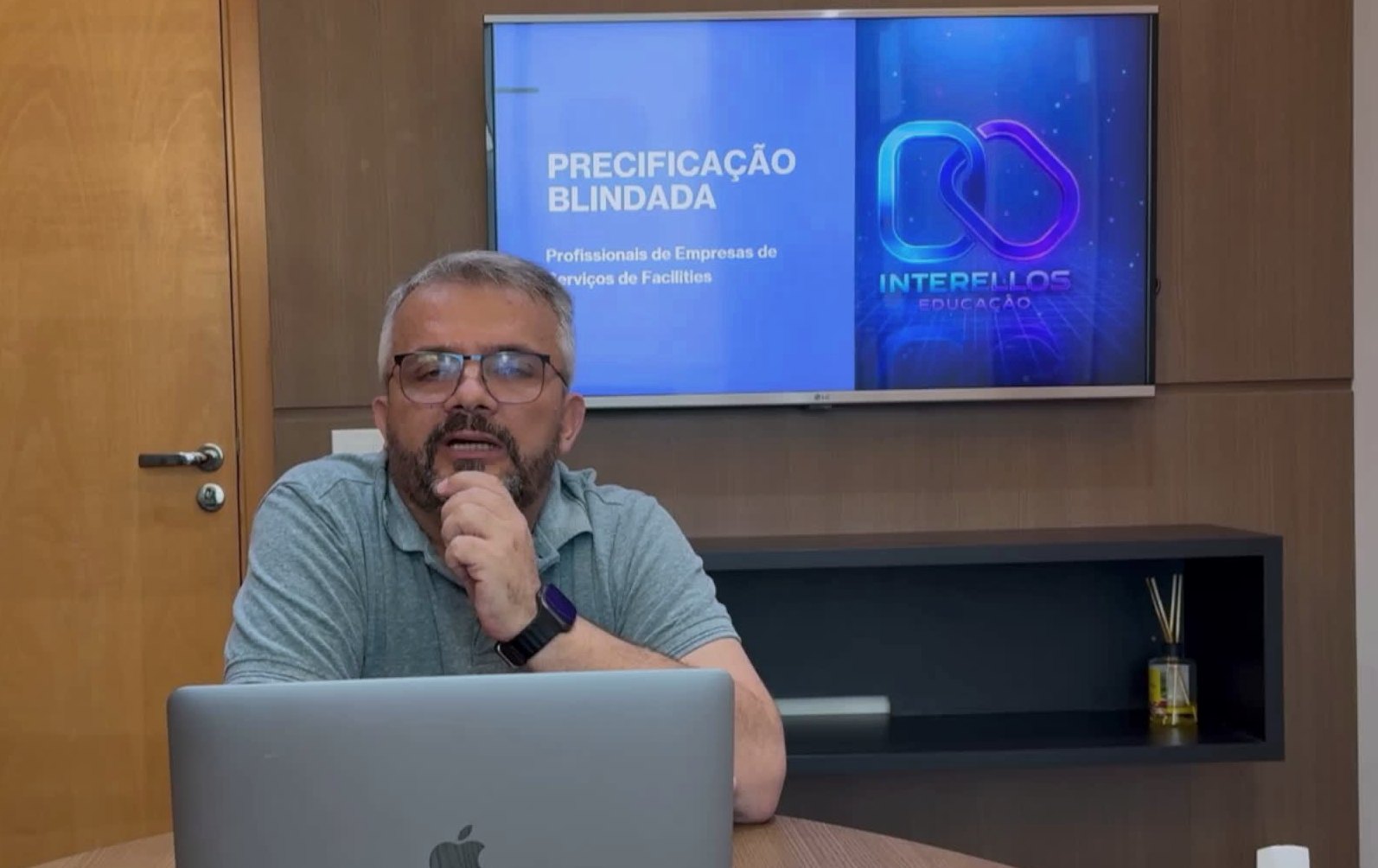Anderson Claudino conduzindo aula da Precificação Blindada